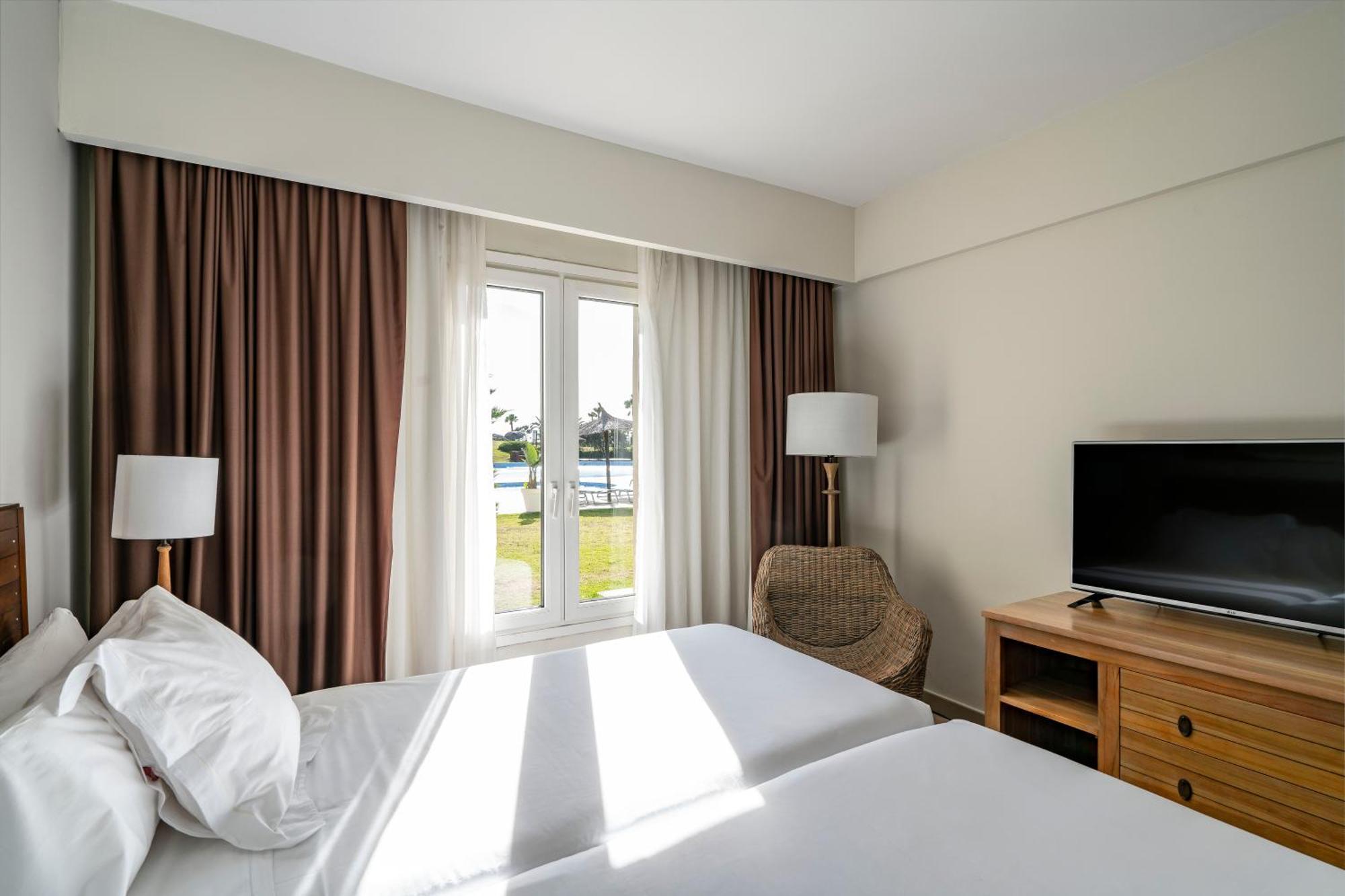 Vincci Resort Costa Golf Chiclana de la Frontera Exterior photo